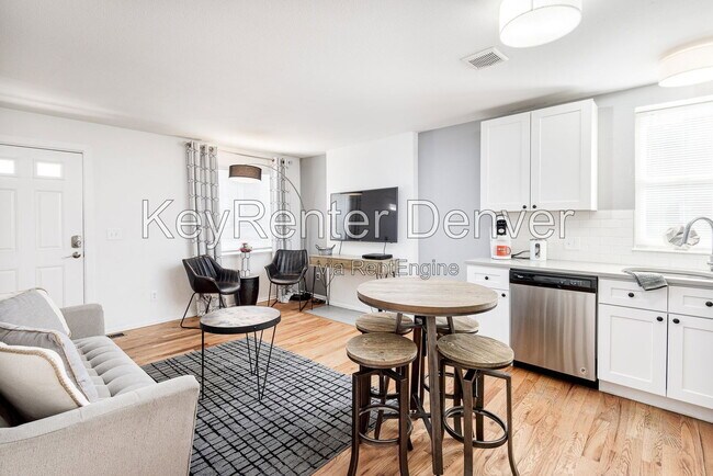 Building Photo - 2405 Tremont Pl
