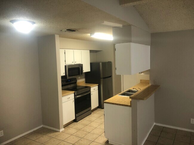 Foto del edificio - 7257 Lansbury Dr