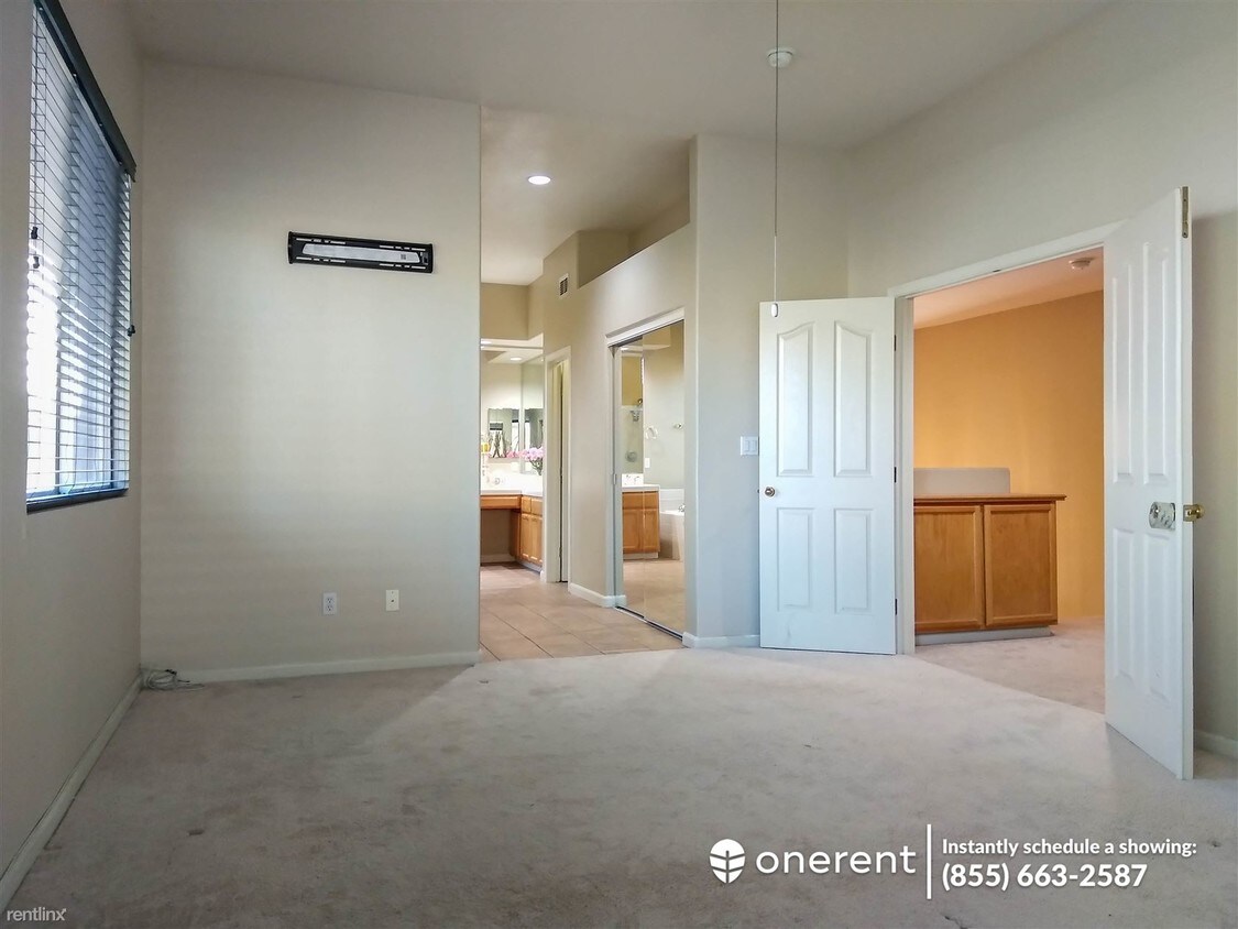 Primary Photo - 5 br, 2.5 bath House - 2117 Spruce Way -