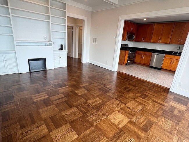 Building Photo - "Charming 1-Bedroom Sanctuary in the Heart of San Francisco – 775 Sq. Ft. of Urban Comfort!"