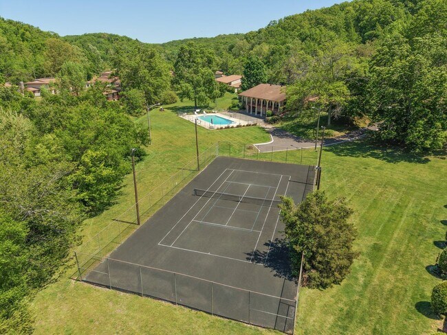 Foto del edificio - Discover the most affordable home in Belle Forest, located in Nashville's highly coveted 37221 zi...