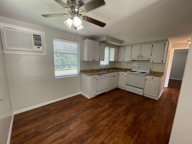 Building Photo - 2/1 - Available Now!