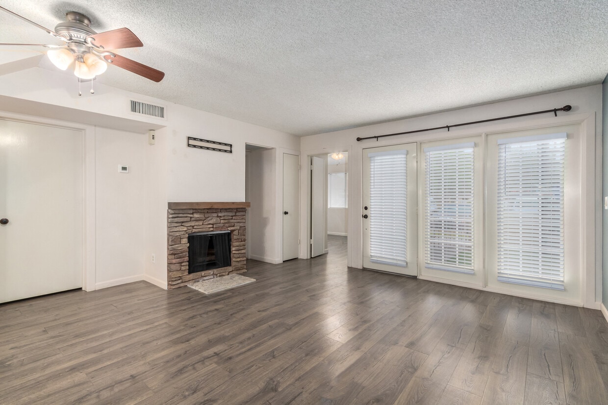 Primary Photo - 30 E Brown Rd