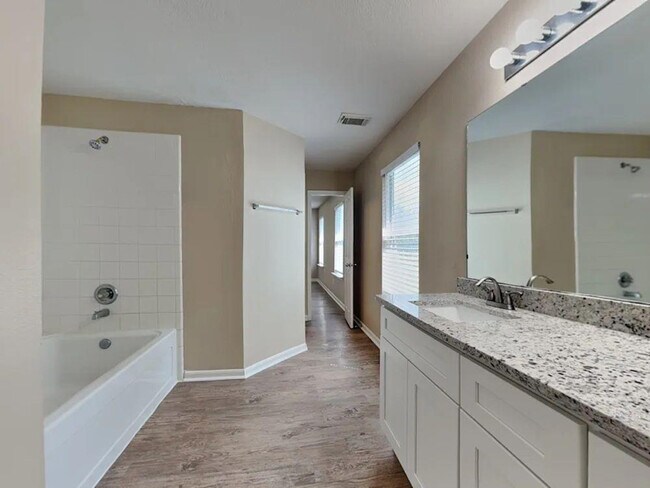 Foto del edificio - 5542 Clarks Fork Dr