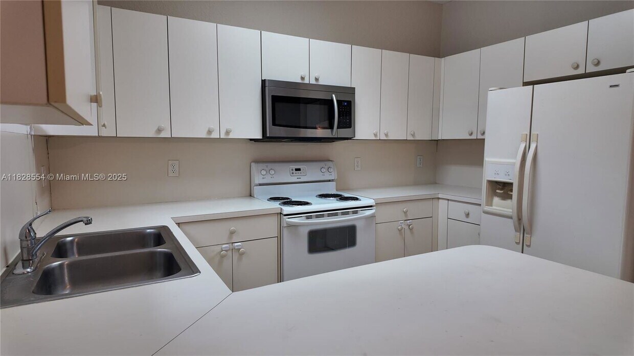 Primary Photo - 374 NE 27th Ave