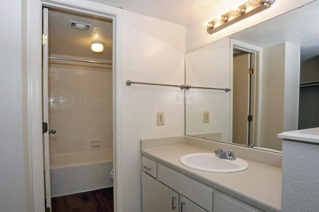 Foto del edificio - 1 bedroom in Austin TX 78704