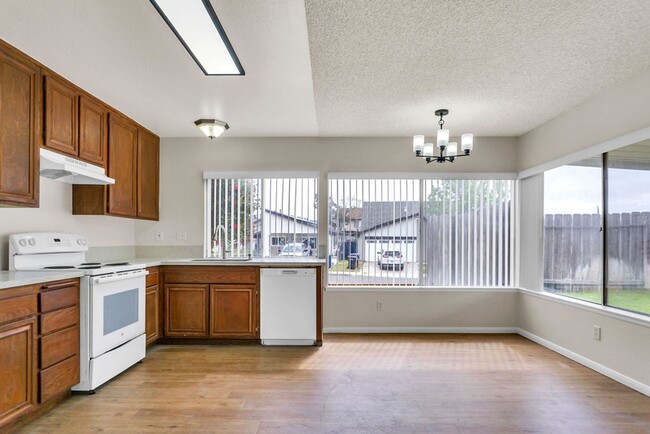 Foto del edificio - Great single level home in Mira Mesa.  Ava...