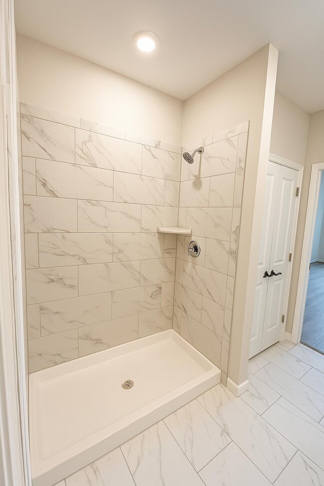 Foto del edificio - 311 Tower Ridge Cir