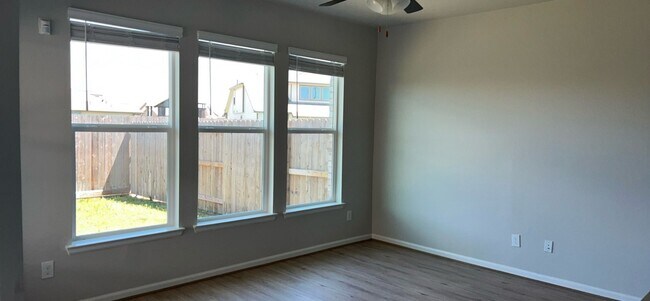 Foto del edificio - 1003 Tillman Ln