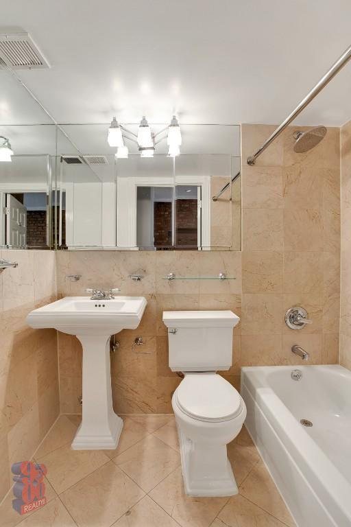 Foto del edificio - 102 E 7th St