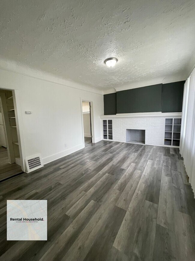 Foto del edificio - Huge 4 Bedroom Colonial