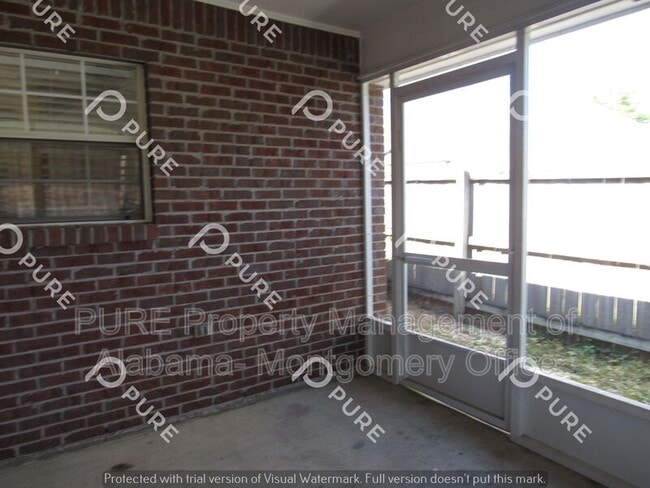 Building Photo - 8625 Hallwood Dr