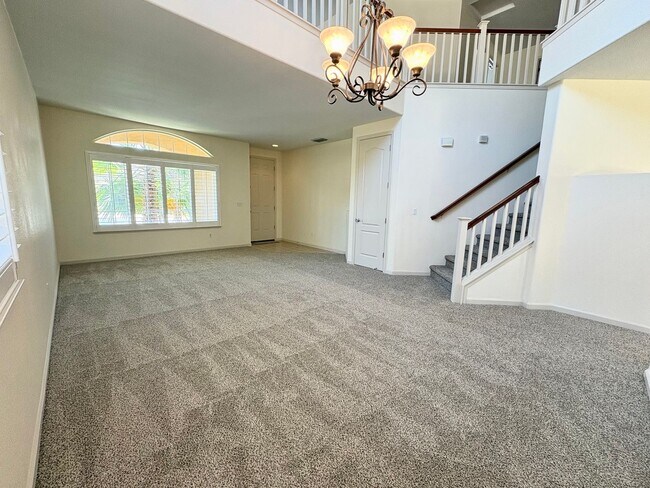 Foto del edificio - BEAUTIFULLY REDONE 4 Bed 3 bath in the Lakes Discovery Bay