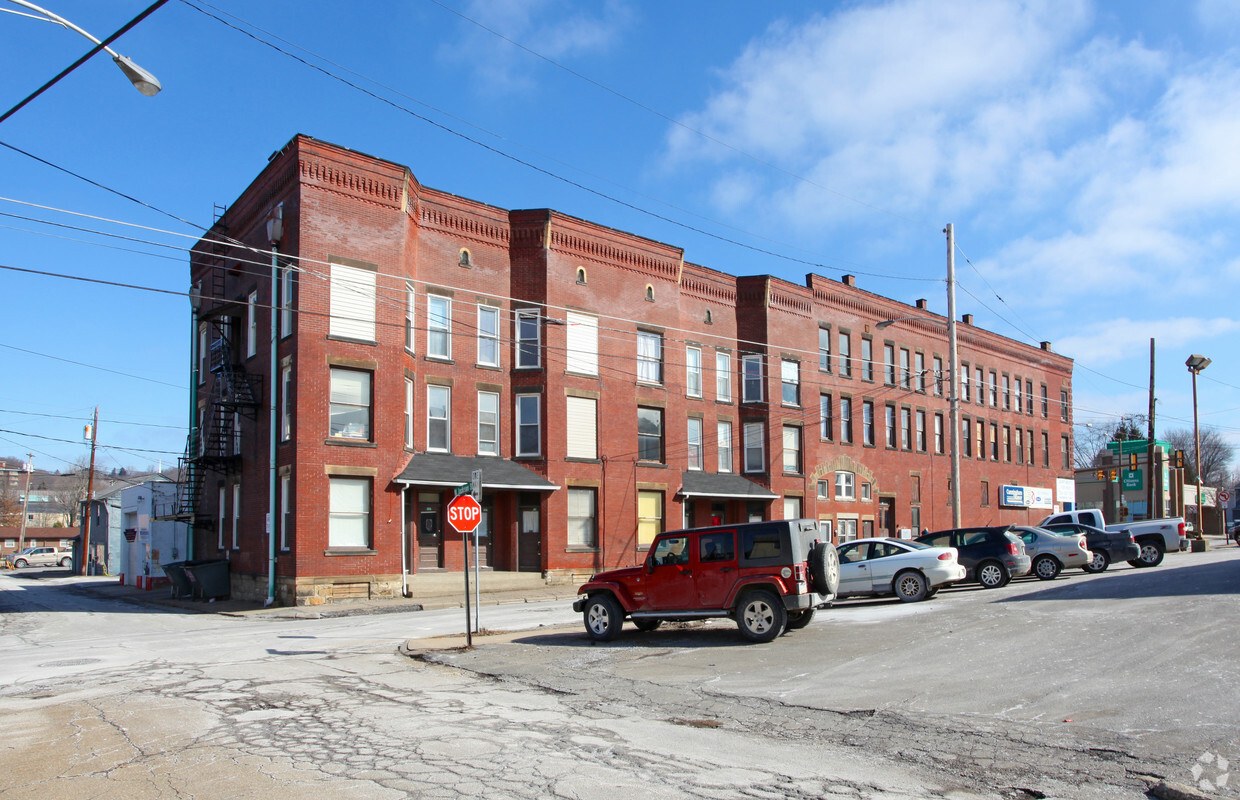 Building Photo - 300-312 N Main St