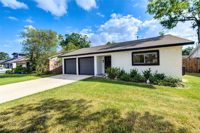 Foto del edificio - 7838 Royalwood Dr
