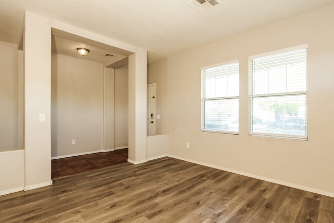Foto del edificio - 7253 W Gardenia Ave