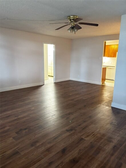Foto del edificio - 7520 Hornwood Dr