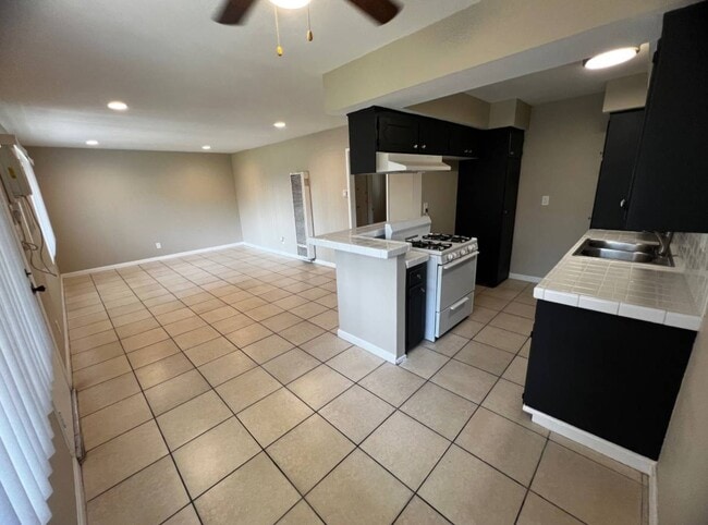 Building Photo - Curran Place Apartments