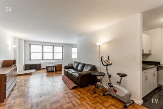 Building Photo - 96 5th Ave