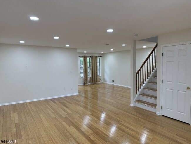 Foto del edificio - 1704 Bergen Ct