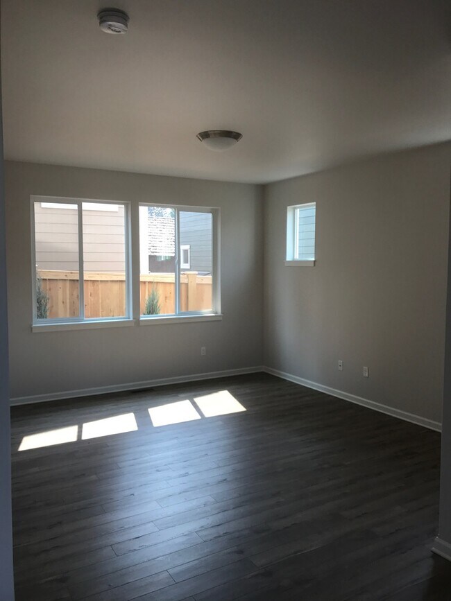 Building Photo - Beautiful Home in Bend's Desirable Farmington Reserve