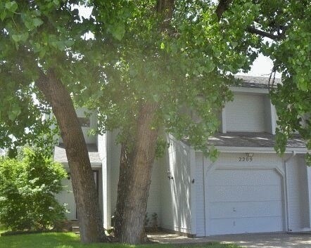 Primary Photo - Attractive townhome near Wanamaker! Washbu...