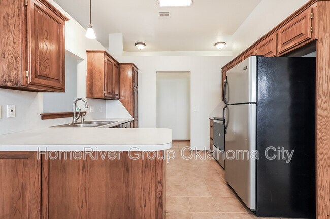 Foto del edificio - 11608 Wallace Ave