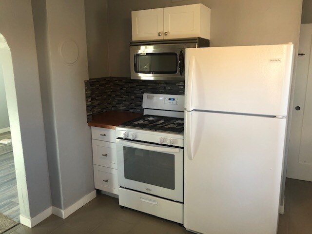 appliances - 4445 Josephine St