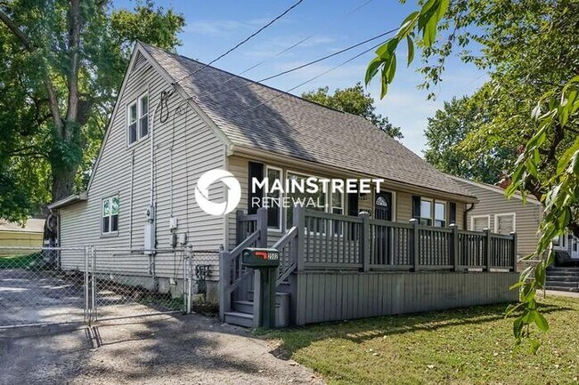 Building Photo - 4 Bedroom Pet-Friendly Home in Louisville, KY with Main Street Renewal