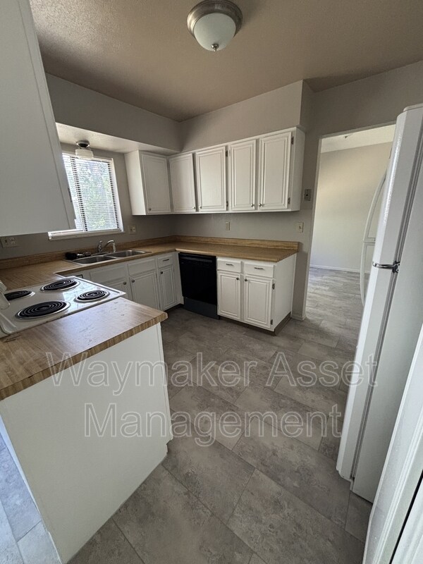 Foto del edificio - 6625 Snowbird Dr