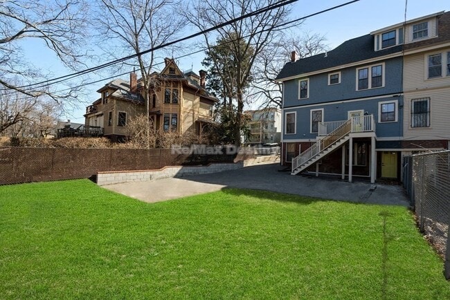 Building Photo - 31 Monadnock St