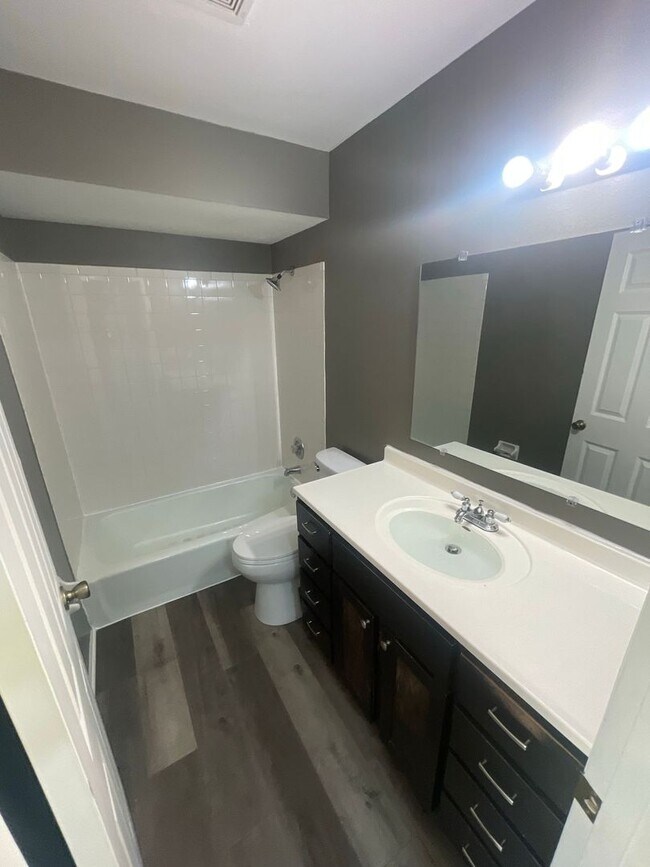 Foto del edificio - 9018-9020 N Joyce Ave. (Duplex)