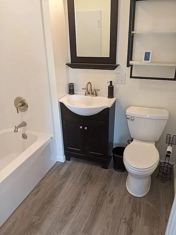 Lower Unit Bathroom 1 - 115 E Lima St