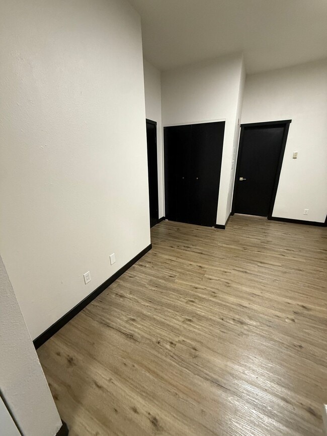 Building Photo - Belmont Flats