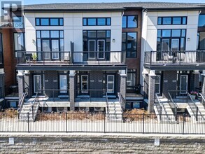 Building Photo - 522-522 Crescendo Private
