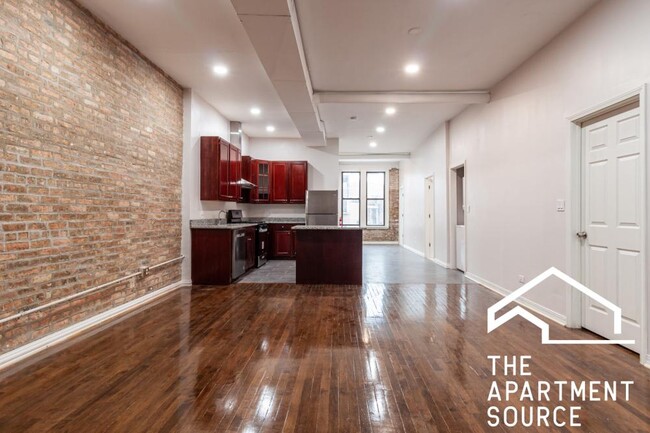 Building Photo - 5 bedroom in Chicago IL 60645