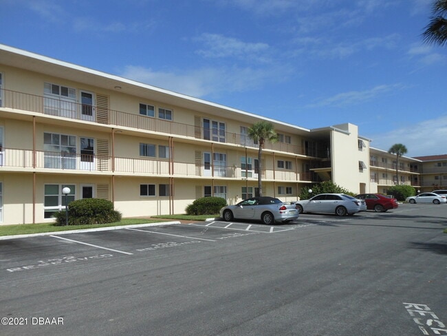 Building Photo - 721 S Beach St