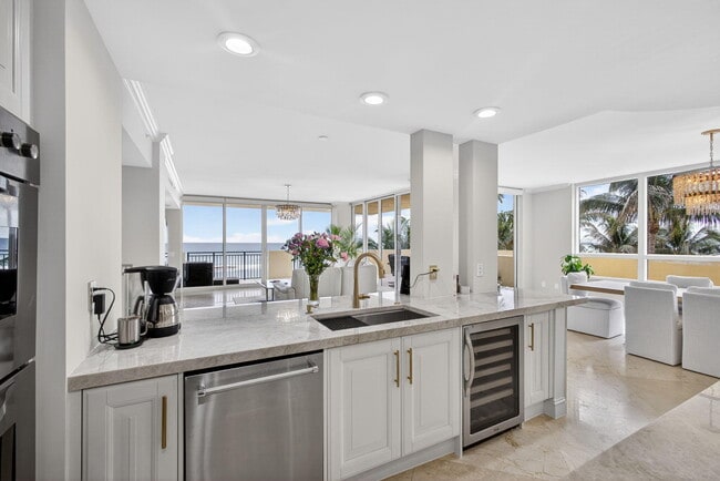 Foto del edificio - 3800 N Ocean Dr