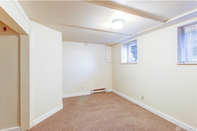 Dormitorio - 622 NE Banner Pl