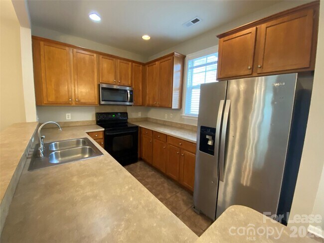 Building Photo - 10310 McGoogan Ln