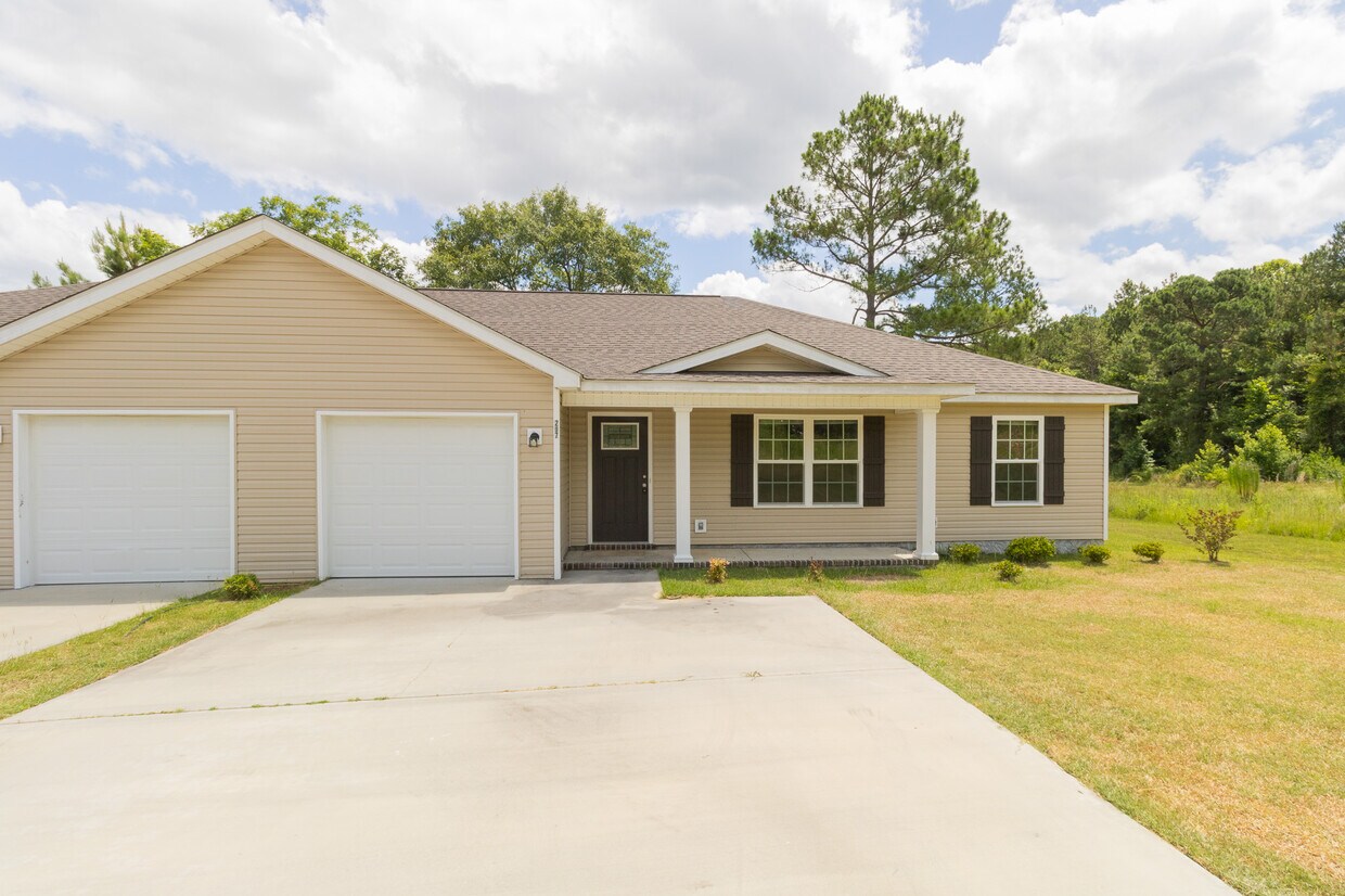 Primary Photo - 207 Laurel Bay Dr