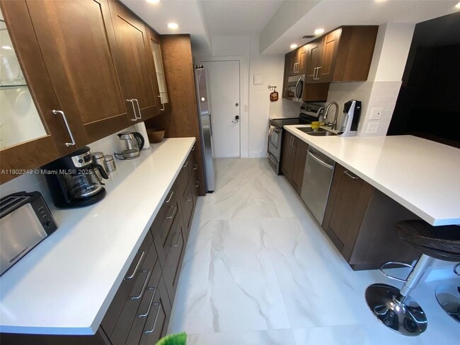 Foto del edificio - 3161 S Ocean Dr