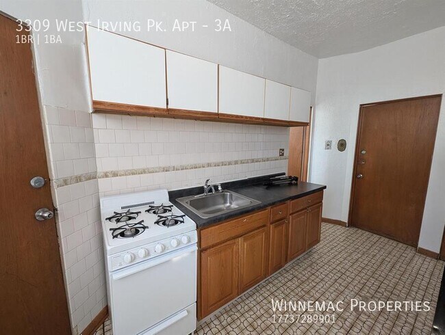 Foto del edificio - 3309 W Irving Park Rd