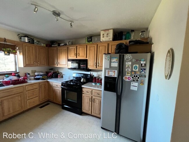 Building Photo - 2 br, 1.5 bath House - 33 Sherman Lane