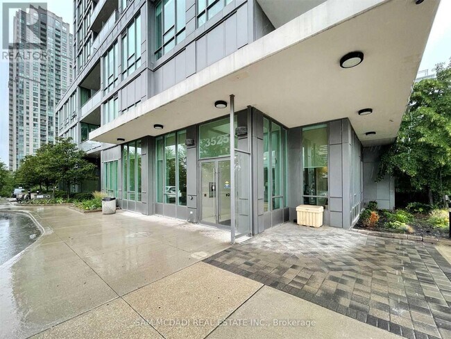 Photo du bâtiment - 3525-3525 Kariya Dr