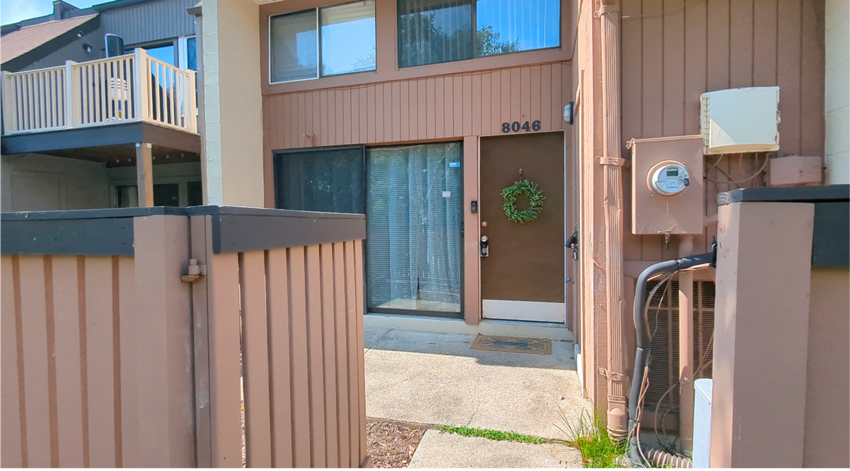 Foto principal - Relaxing 1 Bed 1 bath Townhome With Loft I...