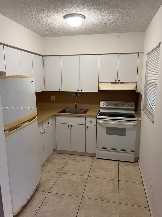 Foto del edificio - 220 NE 40th St