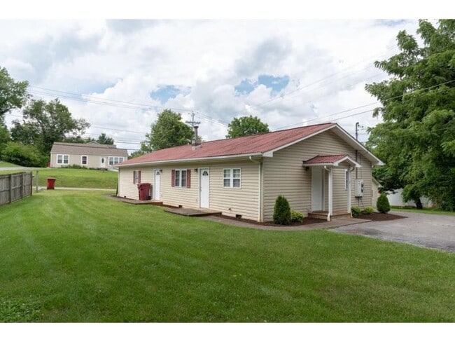 Building Photo - 1801 Indian Ridge Rd