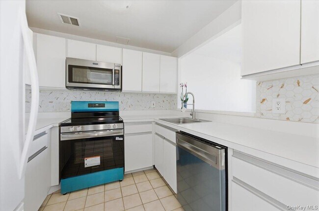 Foto del edificio - 100 W Broadway