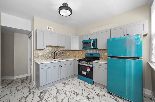 Building Photo - 7548 S Harvard Ave